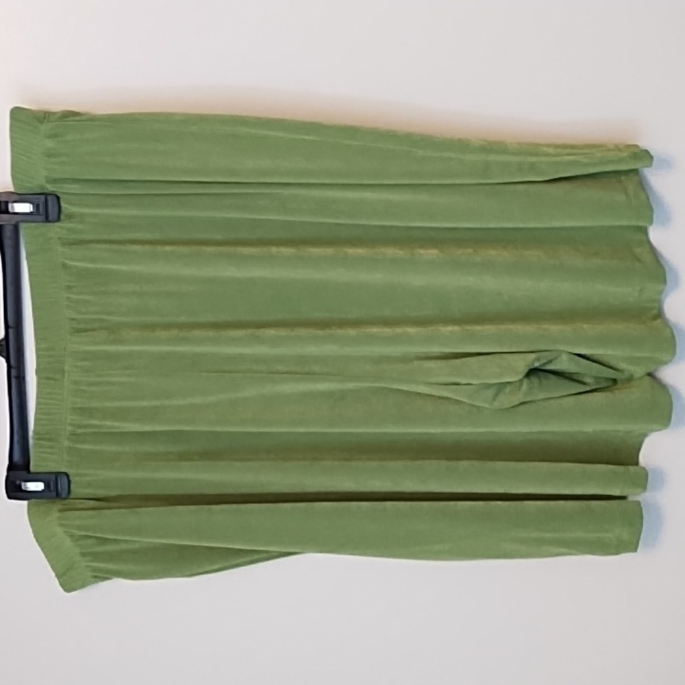 4/$16- NWOT-Carolyn Strauss 2 piece matching green shirt and shorts - Picture 5 of 12